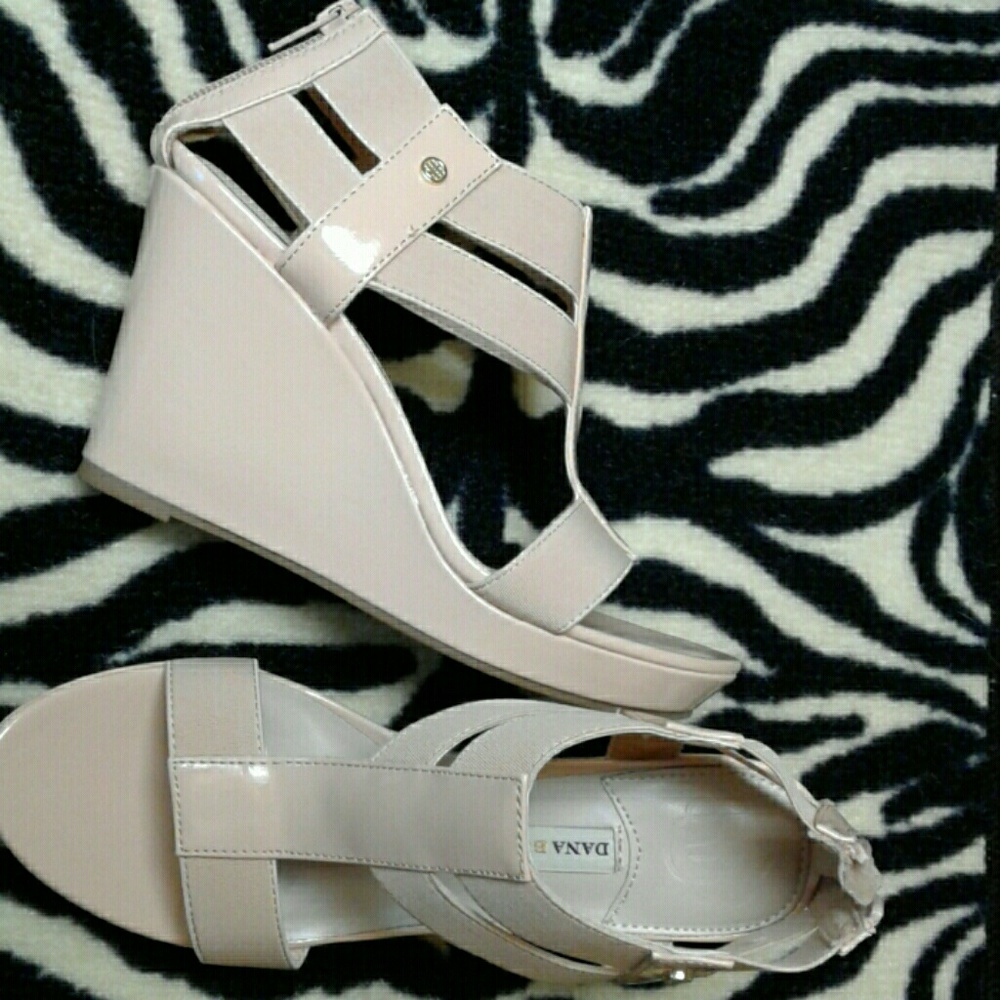 NWB Dana Buchman Blush Wedge Heel Sandal size 6.5